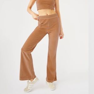 Aritzia Sunday Best Kiera High-Waisted Velour Flare Pull-on Pants, Tanin, Small